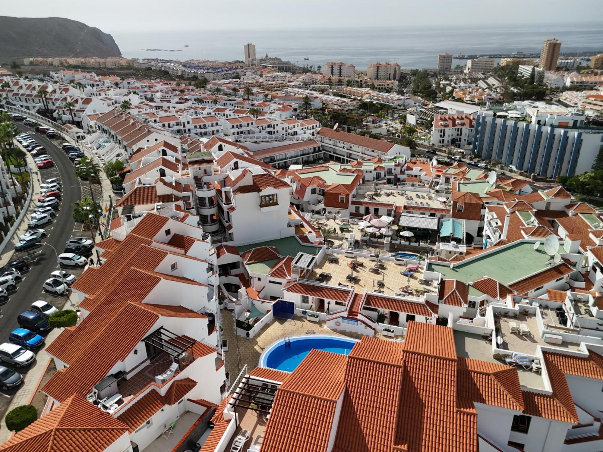 Modern Apartment, Heated Pool & 2 Terraces Лос Кристианос Екстериор снимка